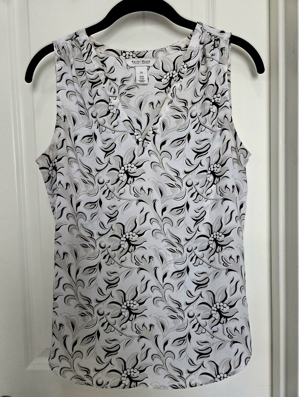WHBM Sleeveless White Print V-Neck Top, Size XS